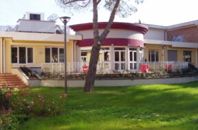 biblioteca misano esterno